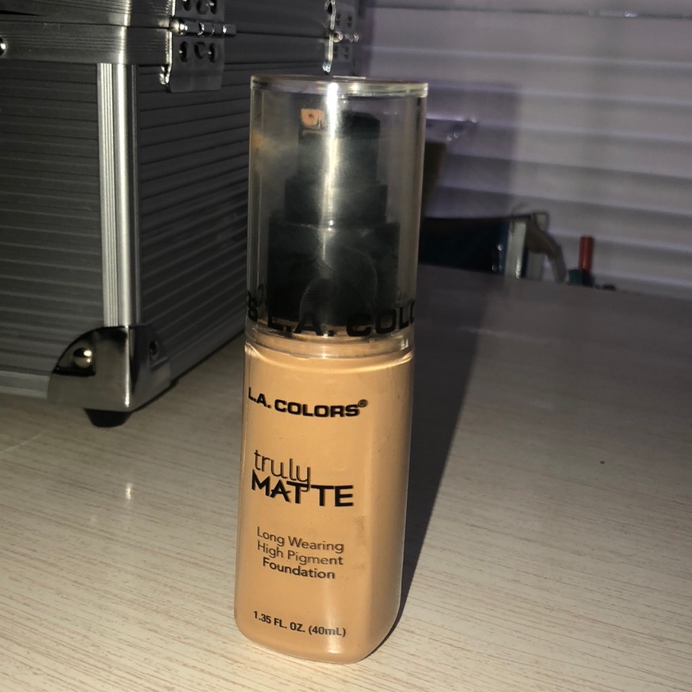 LA colors Truly Matte Foundation